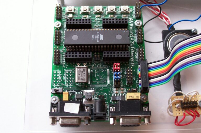 10 ejemplos de tecnologias de microcontroladores y su uso en la electronica