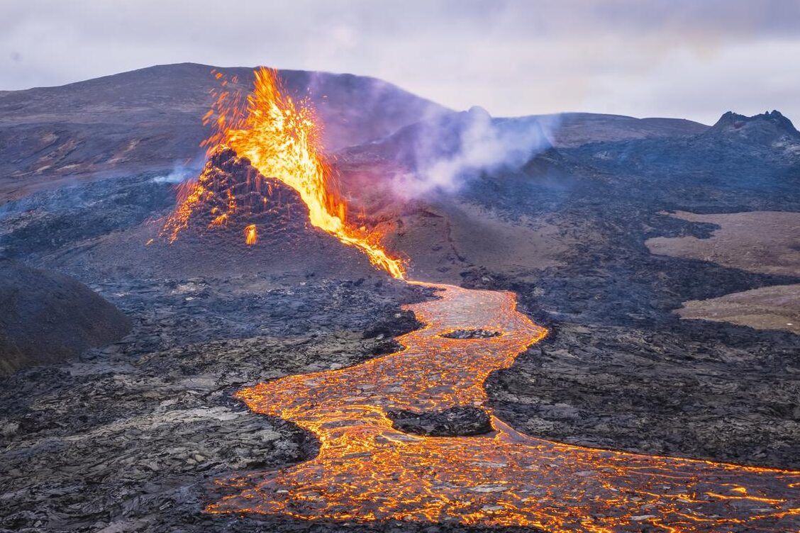 20 ejemplos de volcanico activos y sus erupciones