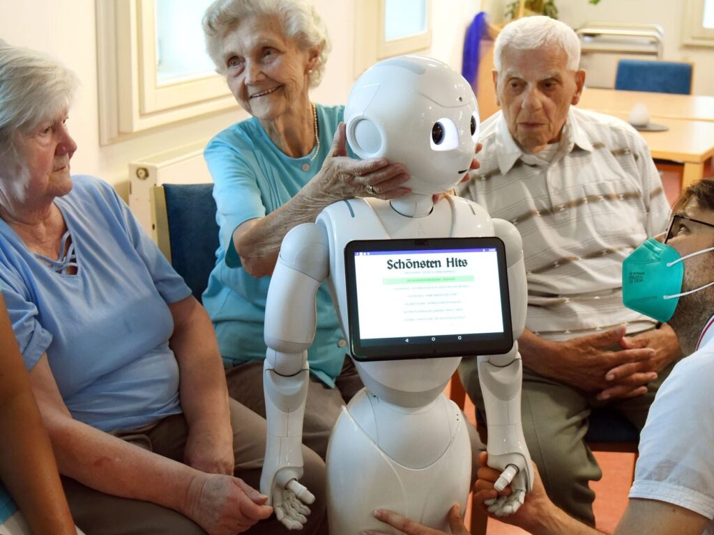 10 ejemplos de robots utilizados en el cuidado de ancianos